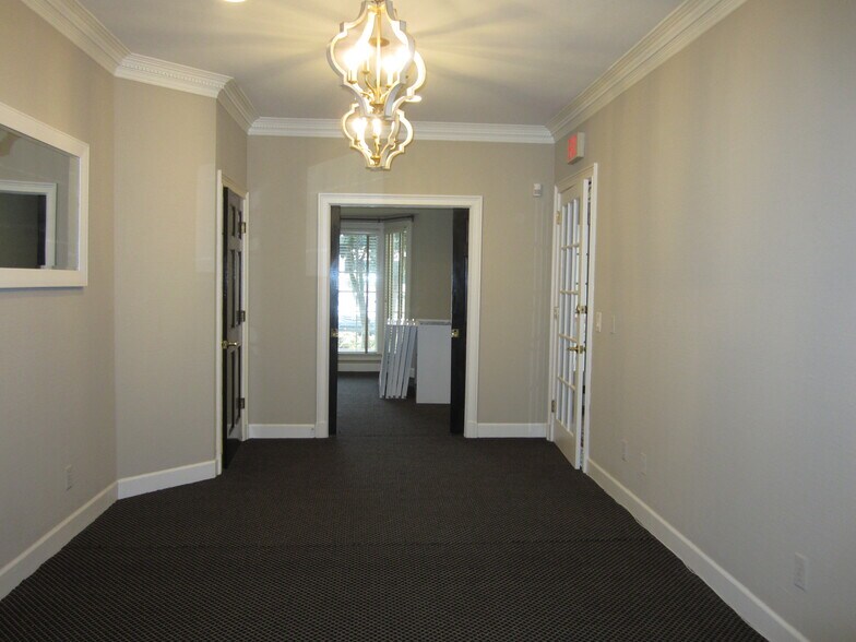 More Photos Of 452 E Paces Ferry Rd NE, Atlanta Office For Sale