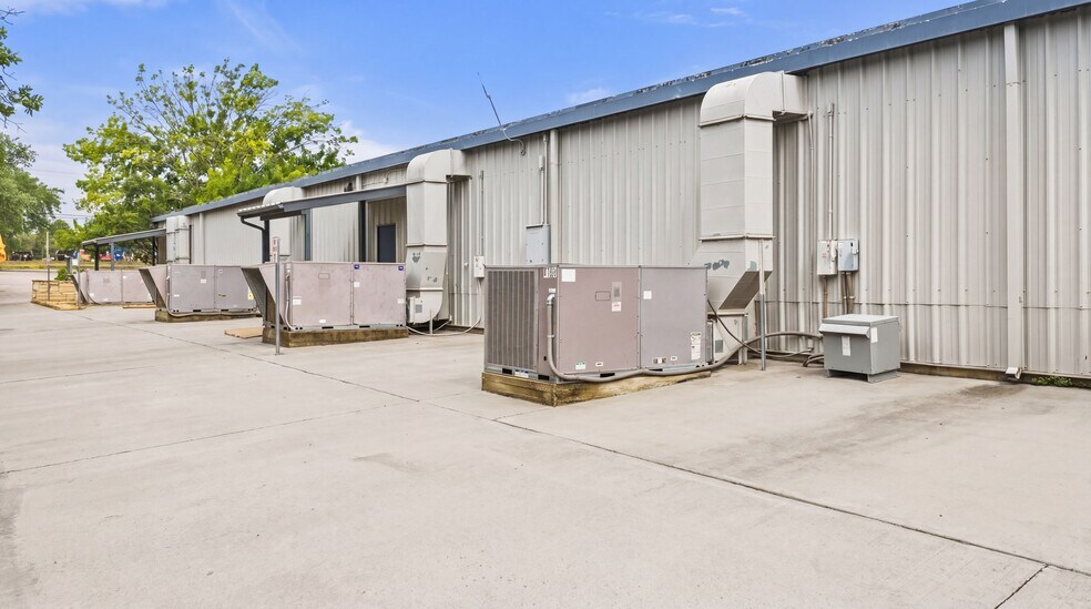 More Photos Of 1506 US-281, Johnson City Office For Sale