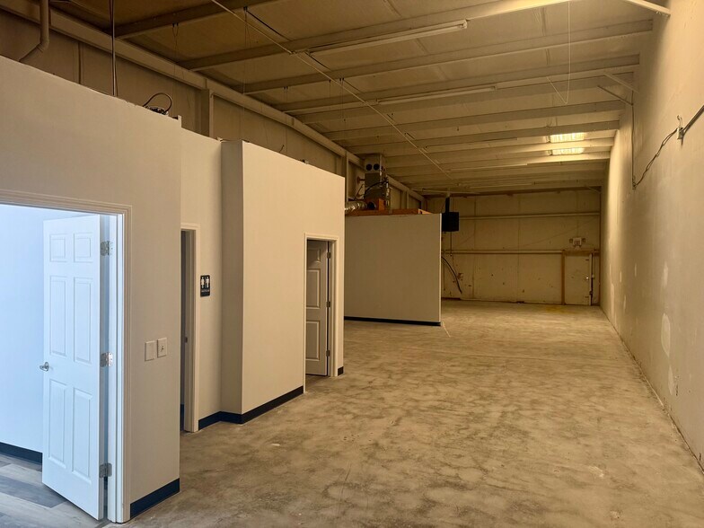 More Photos Of 925 Cripple Creek Dr, Lawrenceville Warehouse For Lease