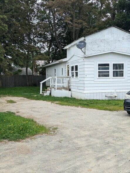 Primary Photo Of 1-21 Spruce st, Madison Multifamily For Sale