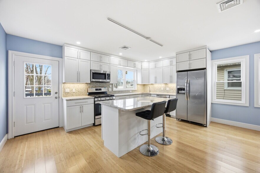 More Photos Of 96 Coale Ave, Staten Island Multifamily For Sale