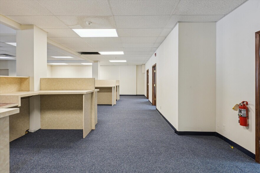 More Photos Of 711 Washington Ave, Bay City Medical For Sale