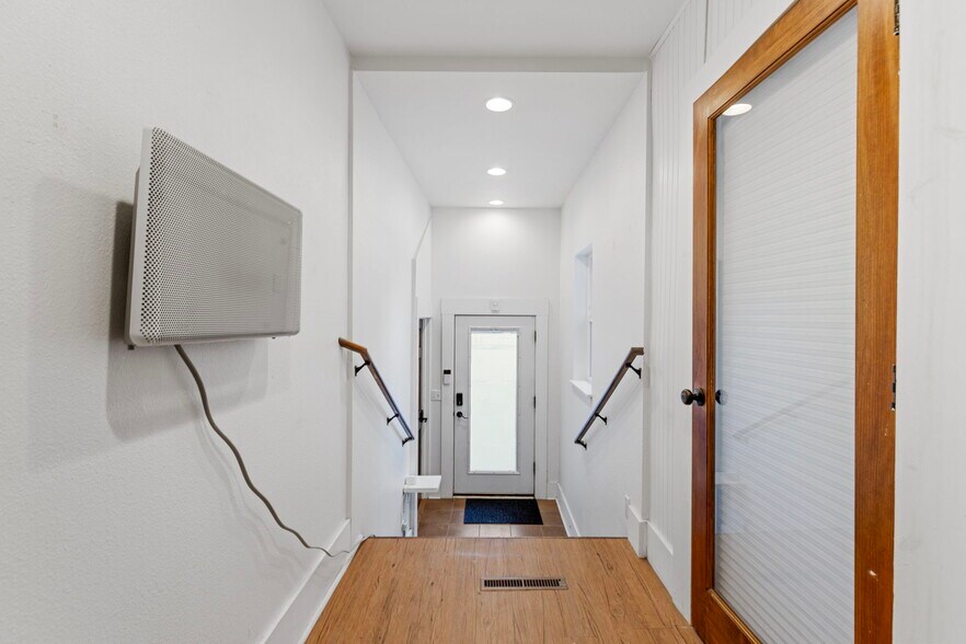 More Photos Of 702 10th Ave, Longmont Office For Sale