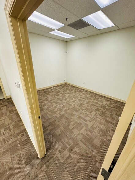 More Photos Of 1257-1273 Commons Ct, Clermont Warehouse For Lease