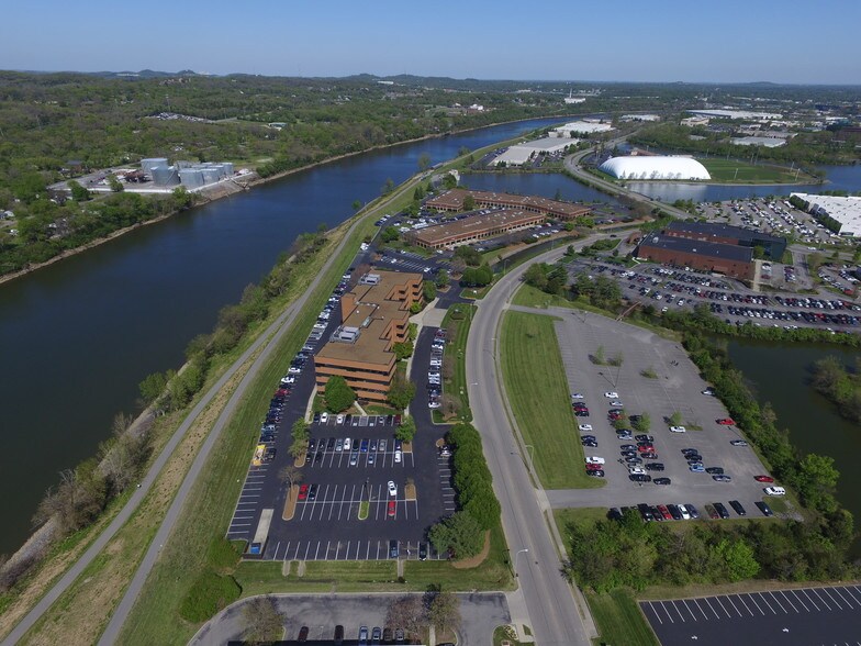 More Photos Of 545 Mainstream Dr, Nashville Office For Lease