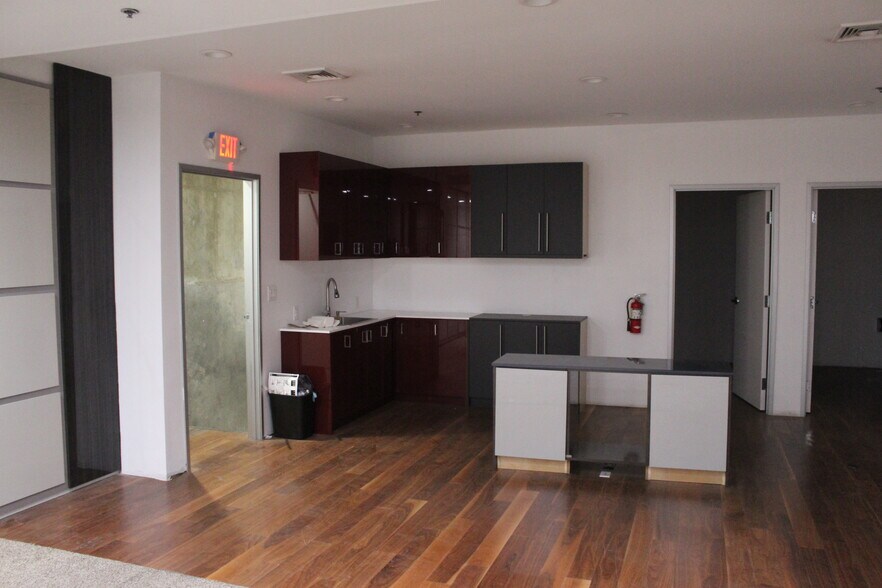 More Photos Of 2919 N Lamb Blvd, Las Vegas Warehouse For Lease