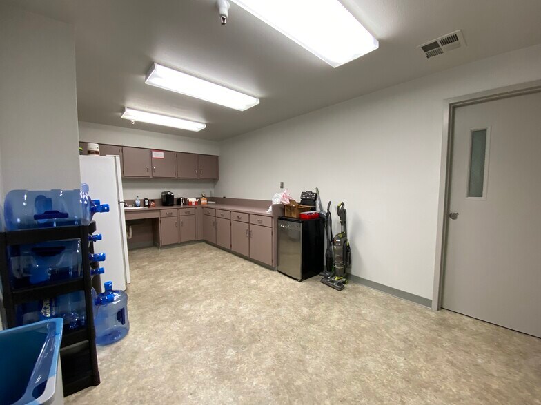 More Photos Of 415 Knollcrest Dr, Redding Office For Sale