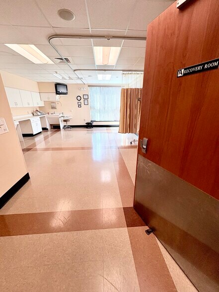 More Photos Of 1040 Morningside Dr, Perry Medical For Lease