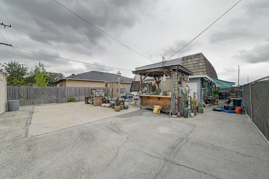 More Photos Of 2715 E 56th St, Long Beach Office For Sale