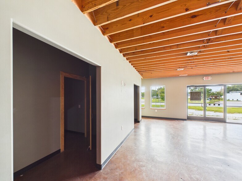 More Photos Of 431 S 17th St, West Columbia Warehouse For Sale