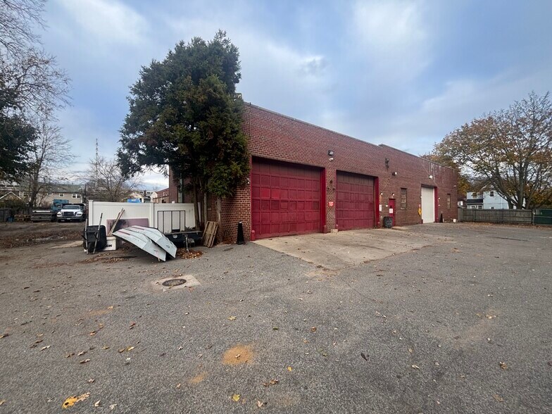Primary Photo Of 249 Broadway, Amityville Warehouse For Lease