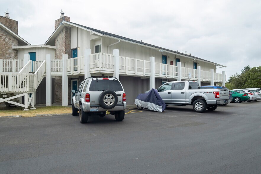 More Photos Of 1031 Discovery Ave SE, Ocean Shores Apartments For Sale