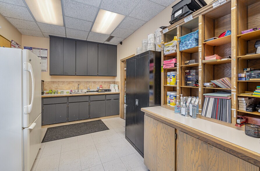 More Photos Of 1781 W County Road B, Saint Paul Office For Sale