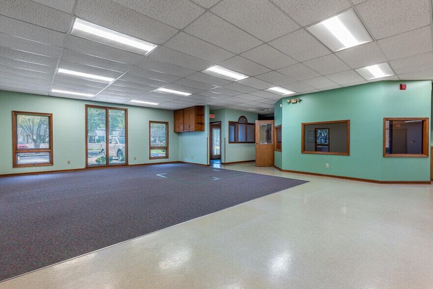 More Photos Of 71 Marco Ln, Washington Township Medical For Sale