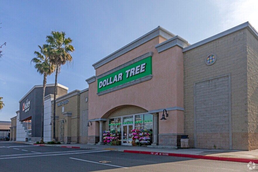 More Photos Of 1764-1778 W Olive Ave, Merced General Retail For Lease