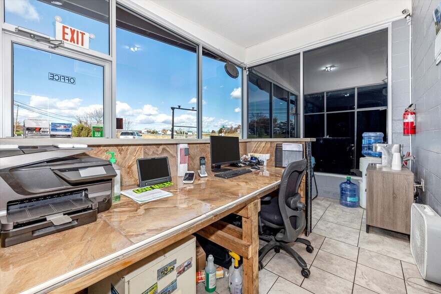 More Photos Of 9827 Hansonville Rd, Frederick Auto Repair For Sale