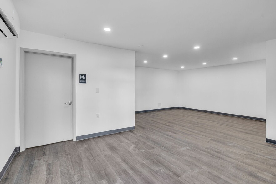 More Photos Of 325-337 W 75th Pl, Hialeah Warehouse For Lease