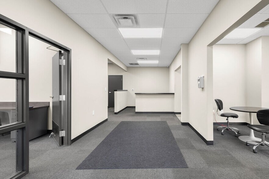 More Photos Of 3051 Delta Marine Dr, Reynoldsburg Light Manufacturing For Sale