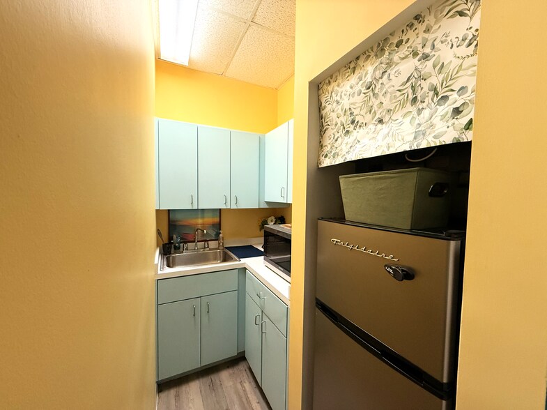 More Photos Of 6027-6127 SE Federal Hwy, Stuart Freestanding For Lease