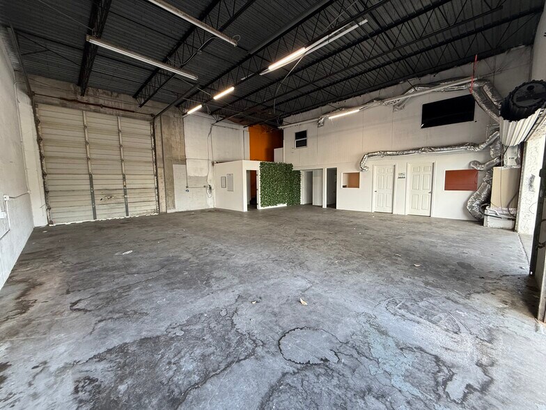 More Photos Of 1717 W Kennedy Blvd, Tampa Warehouse For Sale