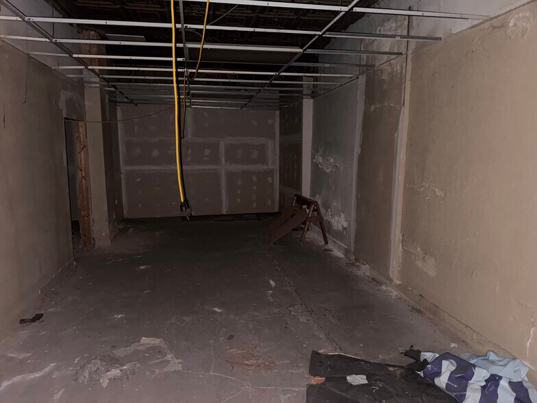 More Photos Of 369-371 S Central Ave, Columbus Bar For Sale