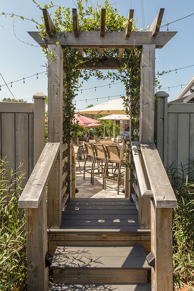 More Photos Of 514 NW Dixie Hwy, Stuart Restaurant For Sale