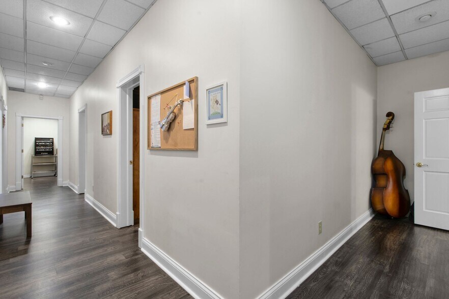 More Photos Of 1121 S Rangeline Rd, Carmel Storefront For Lease