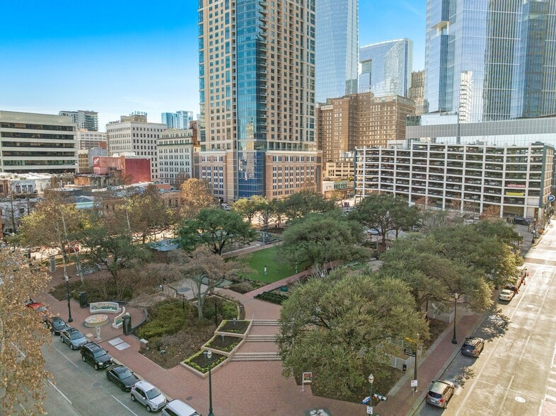 More Photos Of 809 Congress St, Houston Restaurant For Sale