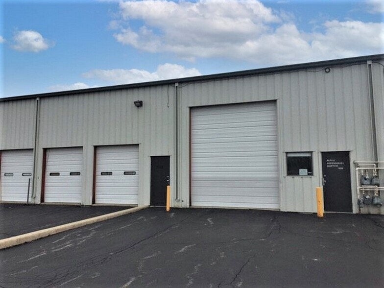 More Photos Of 9203 S Trinity Dr, Lake In The Hills General Retail For Lease