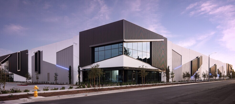 More Photos Of 617 Sunkist St, Ontario Distribution For Lease