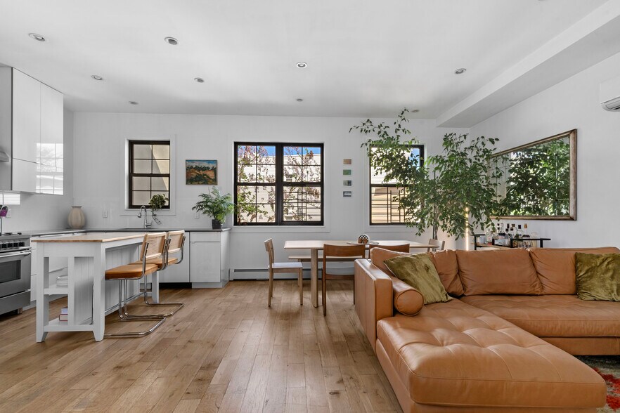 More Photos Of 212 Franklin St, Brooklyn Storefront Retail Residential For Sale
