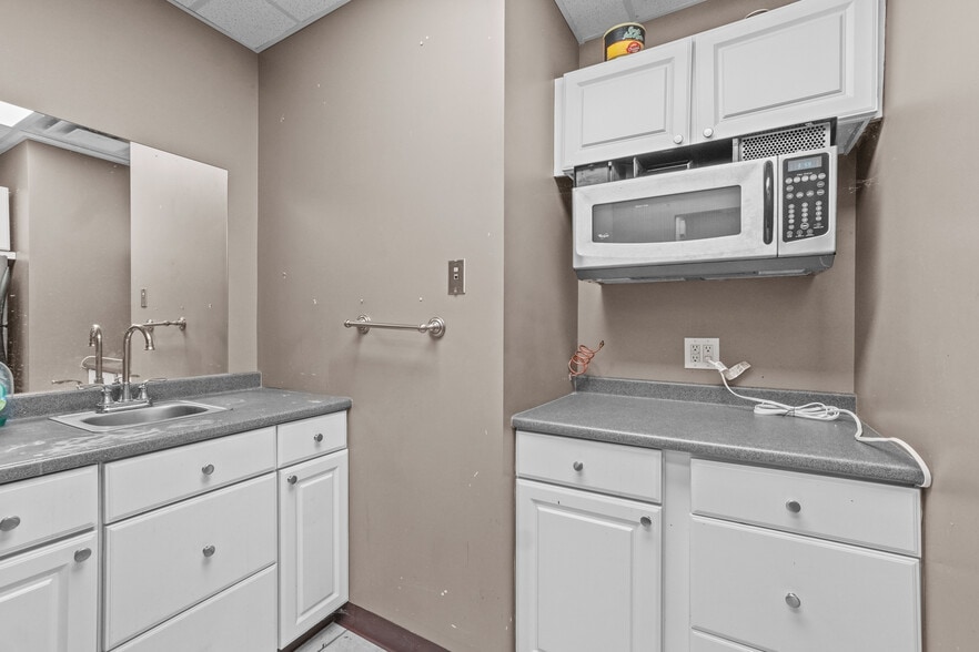 More Photos Of 495 Central Ave, Seekonk Medical For Lease