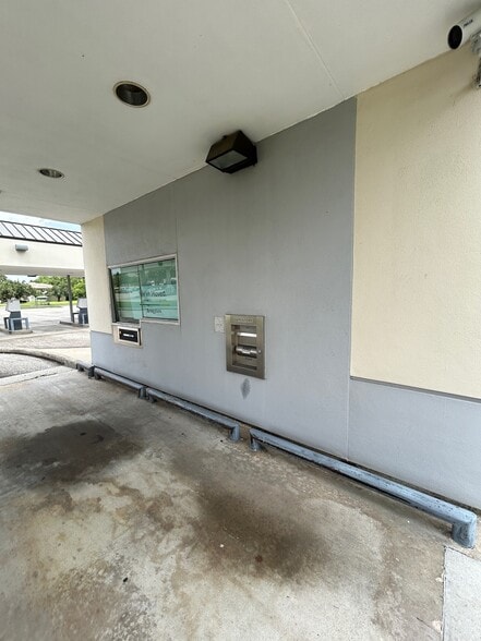 More Photos Of 723 Rollingbrook Dr, Baytown Office For Sale