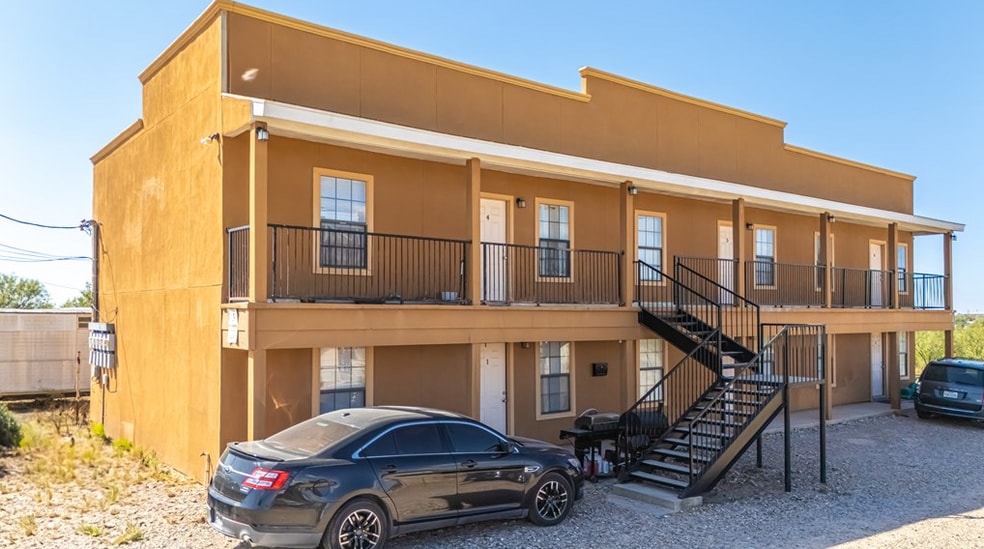 More Photos Of 852 Wagon Wheel Rd, Eagle Pass Apartments For Sale