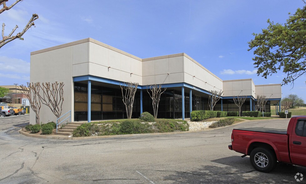Primary Photo Of 2204 Forbes Dr, Austin Light Distribution For Lease