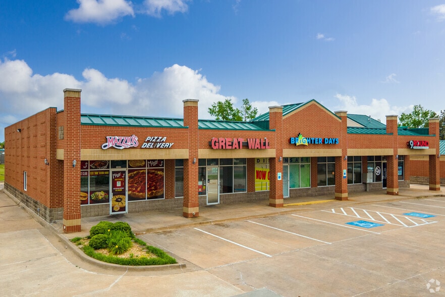 Primary Photo Of 1010-1022 N Santa Fe St, Edmond Unknown For Lease