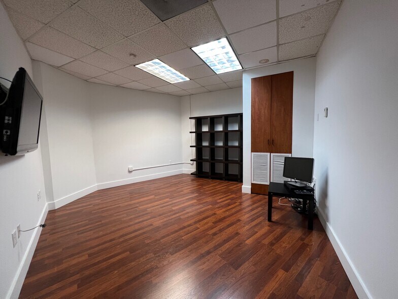 More Photos Of 20101-20161 NE 16th Pl, Miami Loft Creative Space For Sale