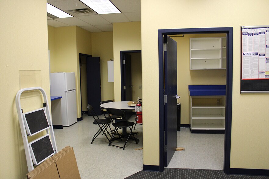 More Photos Of 9470 W Sahara Ave, Las Vegas Freestanding For Lease