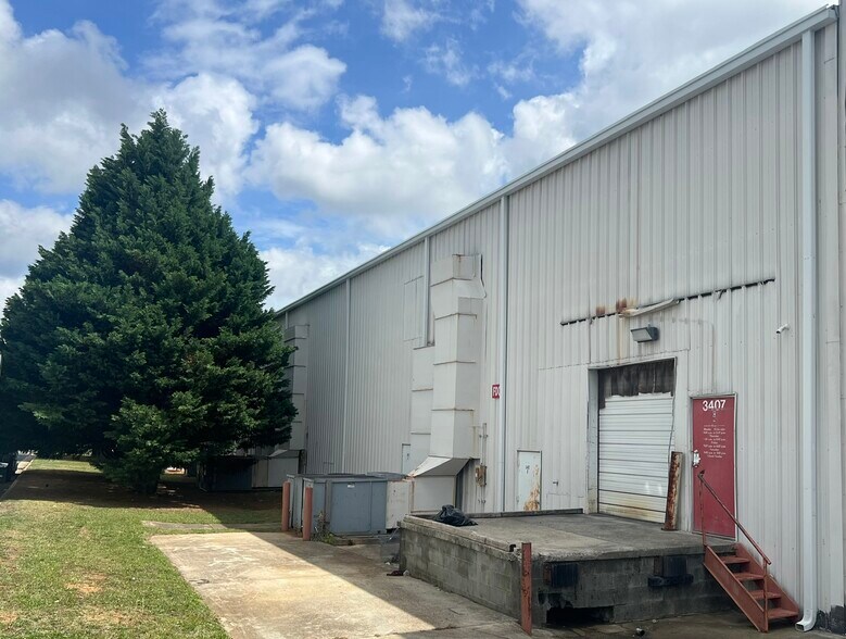 More Photos Of 3407 W Gate City Blvd, Greensboro Freestanding For Lease
