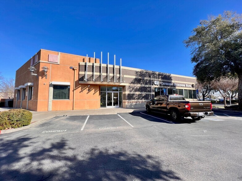 More Photos Of 725 Riverpoint Ct, West Sacramento Freestanding For Lease