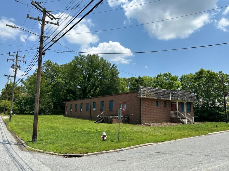 Primary Photo Of 113 Myrtle St, Thomasville Light Distribution For Sale