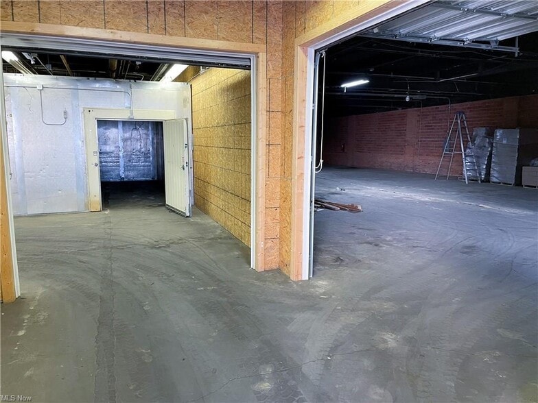 More Photos Of 8110 Lake Ave, Cleveland Manufacturing For Lease