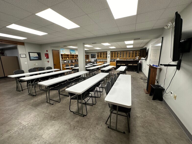 More Photos Of 922 Isom Rd, San Antonio Office For Sale