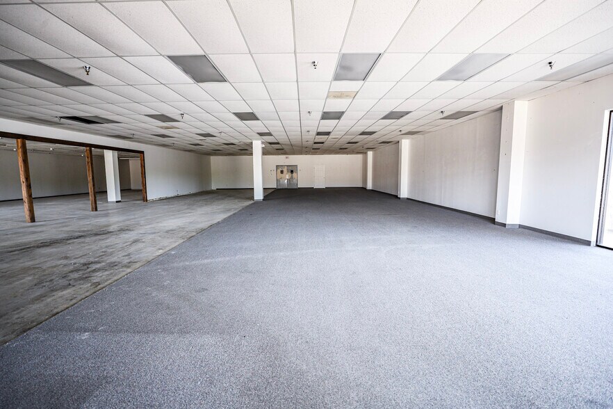 More Photos Of 385 Outlet Ave, Eddyville Unknown For Lease