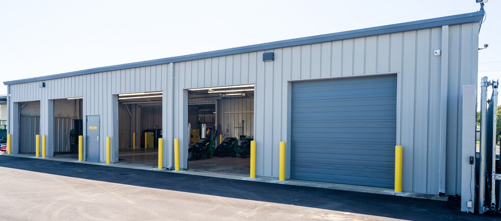 More Photos Of 16915 Westfield Park Rd, Westfield Auto Repair For Sale