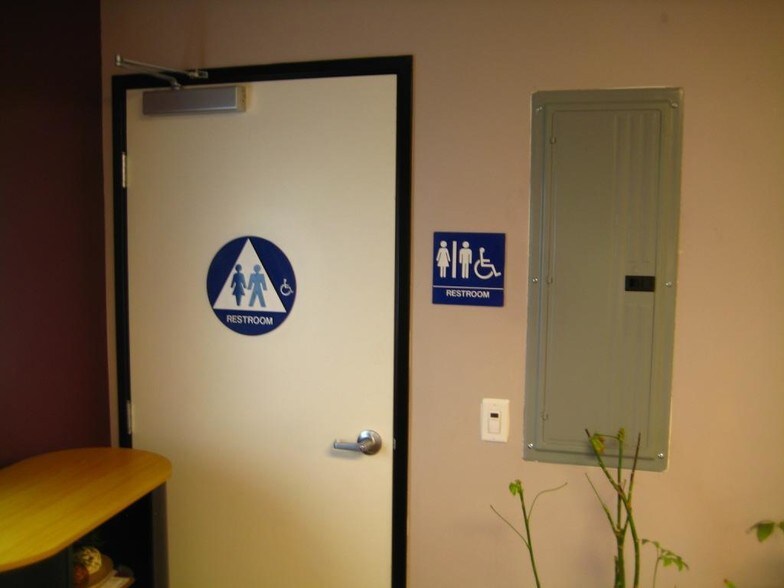 More Photos Of 24337-24339 Main St, Santa Clarita Storefront Retail Office For Sale