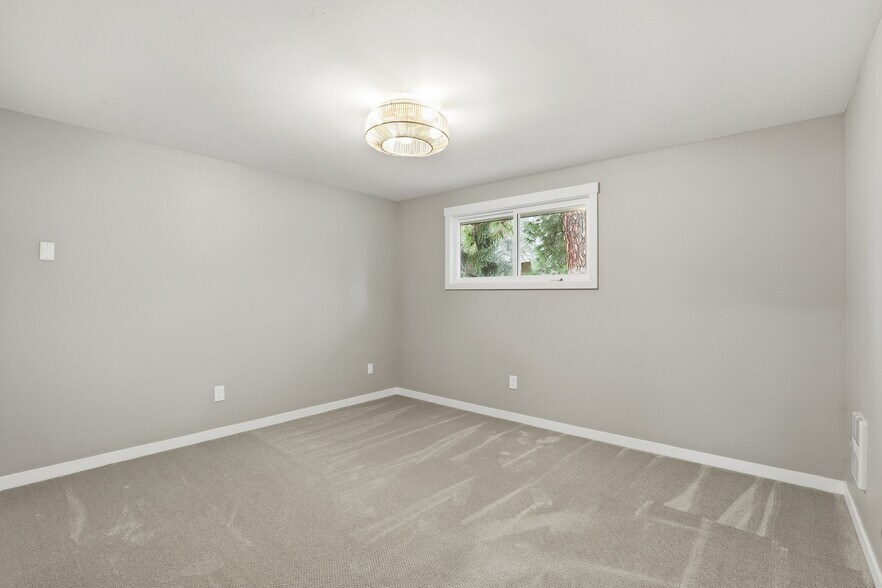 More Photos Of 7018 N Whitehouse St, Spokane Multifamily For Sale