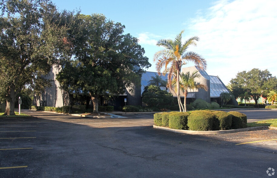 More Photos Of 6740 Crosswinds Dr, Saint Petersburg Coworking Space