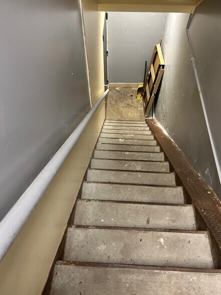 More Photos Of 24525 Jericho Tpke, Bellerose Flex For Lease