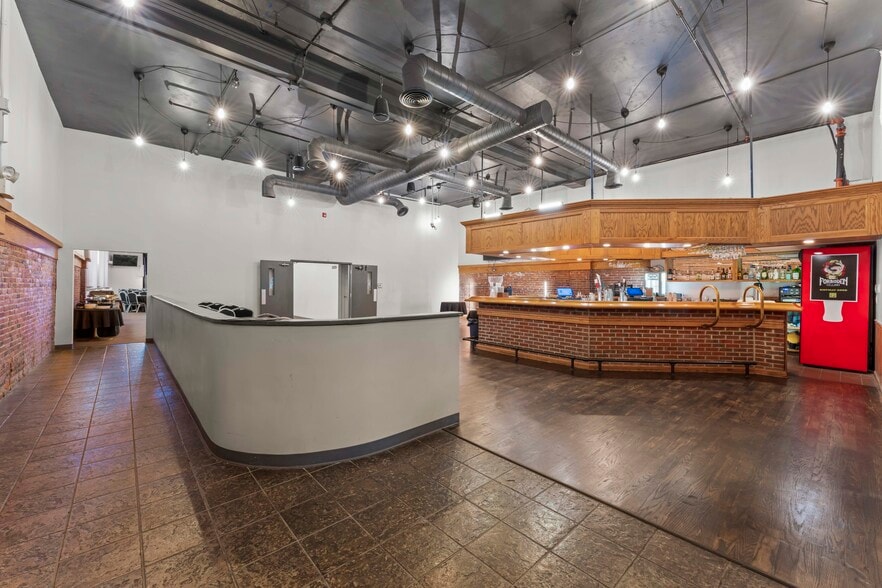 More Photos Of 19 N Main St, Washington Storefront For Sale